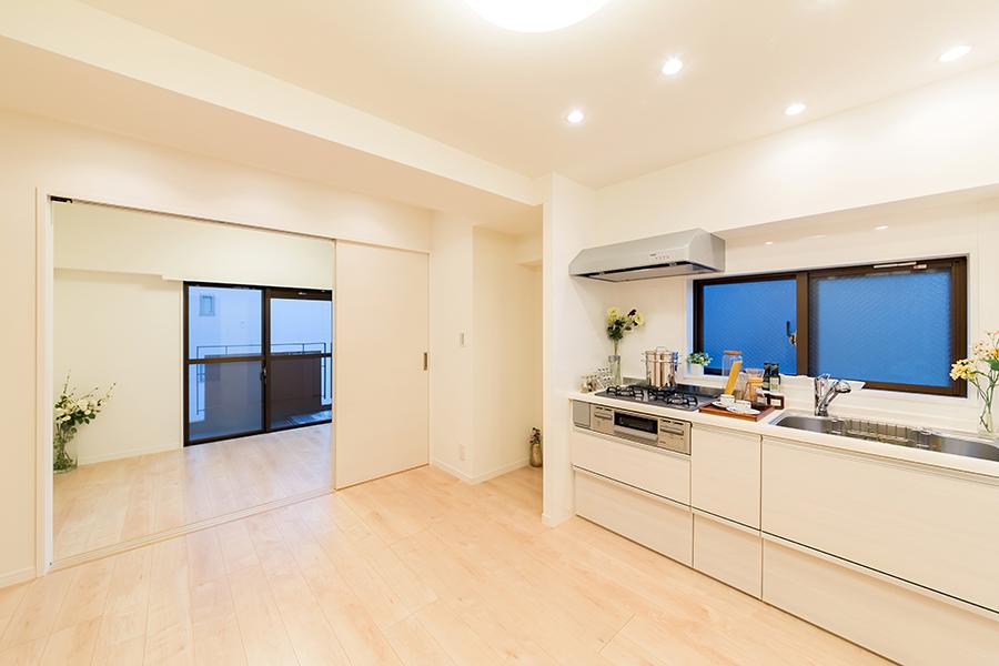 Living. About 6.8 Pledge of bright dining kitchen