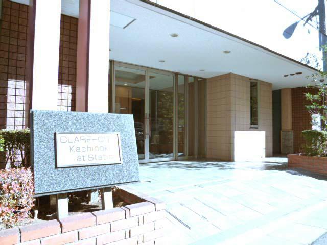 Kitchen. Spacious entrance
