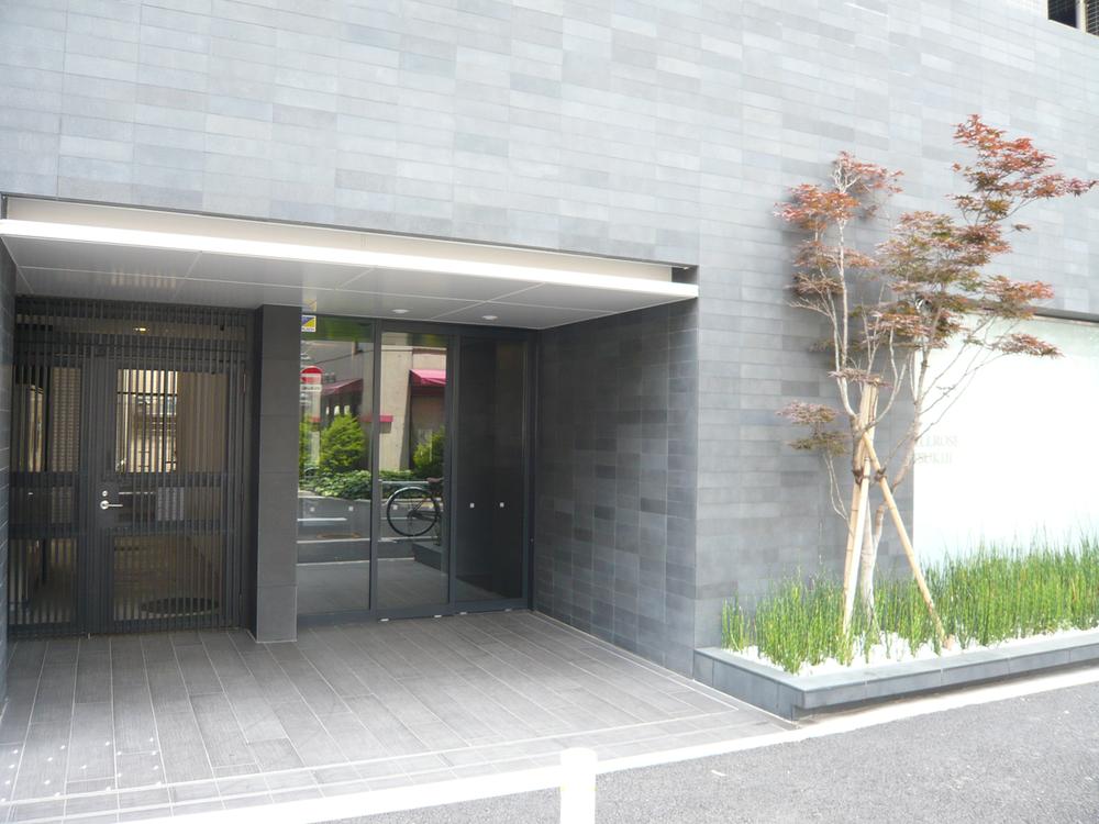 Entrance. Common areas