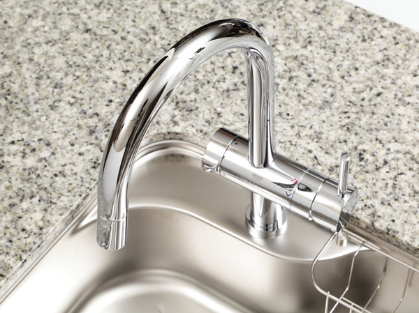 Kitchen.  [Water purification function shower faucet] Stylish faucet that are integrated water purifier. Since the pull out the shower hose is convenient to the sink of care.