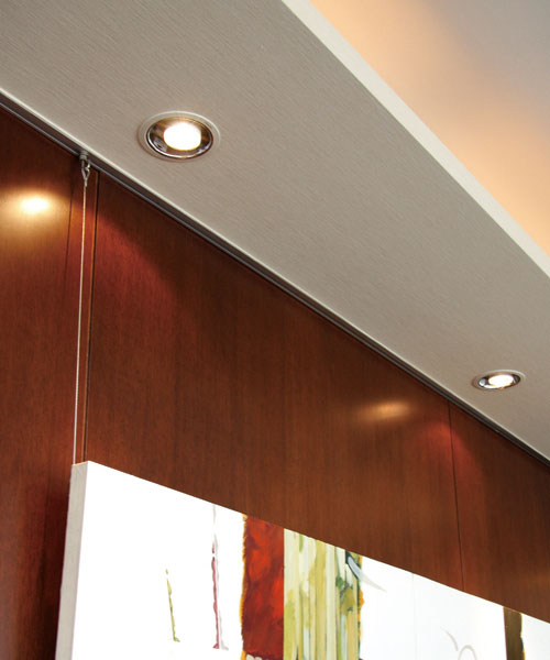 Living.  [Picture rails] living ・ The dining, Paintings and photos were installed picture rail that can display. Since it does not need hung nail or hook the forehead, You can exhibit while neatly kept the wall. (Same specifications / Wall of wood, Downlight, Indirect lighting is optional specification)