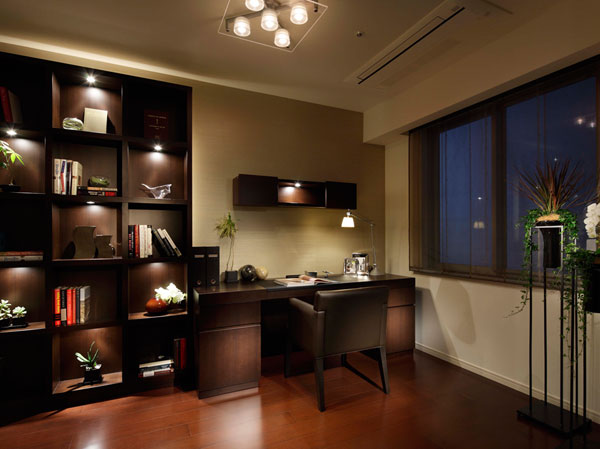 Interior.  [Study] Space to hone the sensibilities, Leading to completion of the own way everyday.  ※ In the apartment gallery, Study of the equipment can be confirmed. (The room is different from the one of this sale)