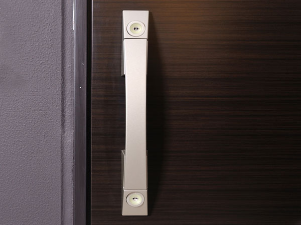 Security.  [Double Rock] By installing the cylinder lock of the entrance door to the double, In addition it has been improved crime prevention. If you try to invade illegally, Because it takes twice as long, Double lock of the dwelling unit is said to be more difficult to more targeted. (Same specifications)