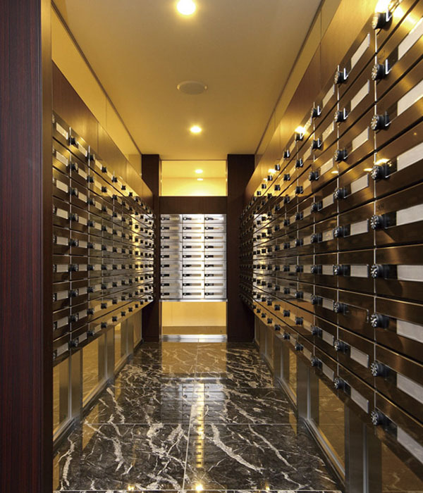 Variety of services.  [E-mail Corner] The side of the entrance hall, Installing the e-mail Corner. Deliveryman is such as to entrance from the building outside to the e-mail Corner, With dividing the flow line of the admission of the resident, Also it features in a suspicious person of intrusion. (Same specifications)