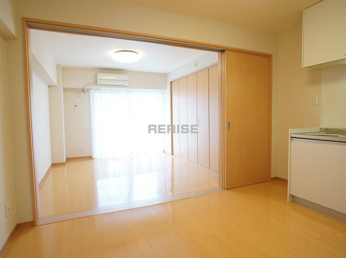 Living. Living and administrative expenses: 4640 yen / Month repair reserve: 6040 yen / Month Parking: 35000 yen ~ 38000 yen / Month