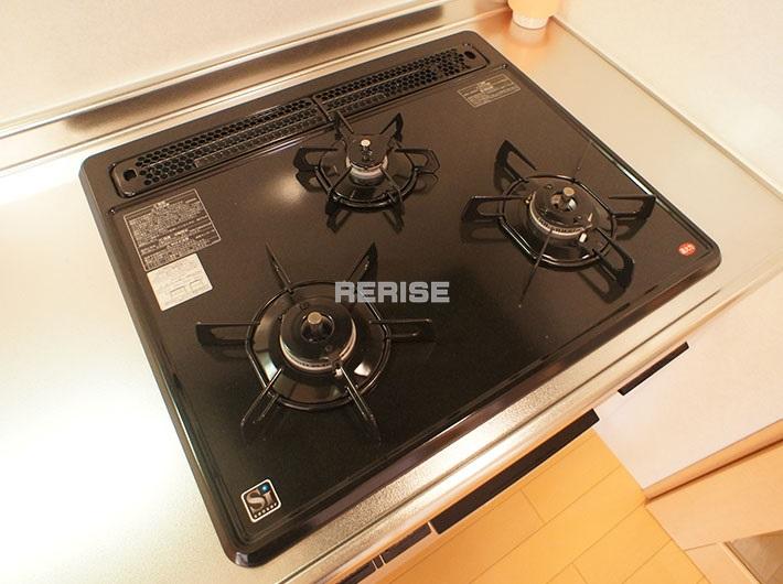 Kitchen. 3-neck gas stove
