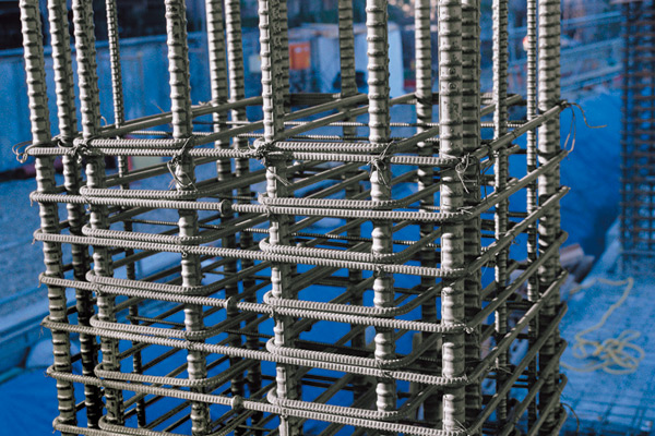 Building structure.  [Welding closed shear reinforcement] It was welded seams in a band muscle of the pillars of the building (except Joint part of the beam), Adopt a welding closed shear reinforcement of. Than the band muscles of the hook processing only, To shear force and compressive force, And strong resistance. (Same specifications)