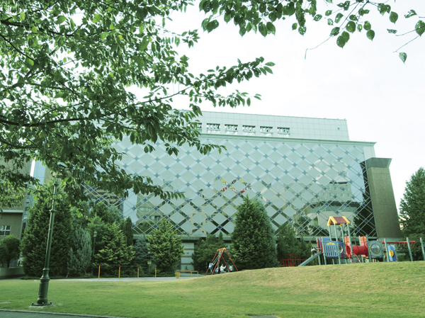 Surrounding environment. Hamacho park ・ Comprehensive sports center (about 830m)