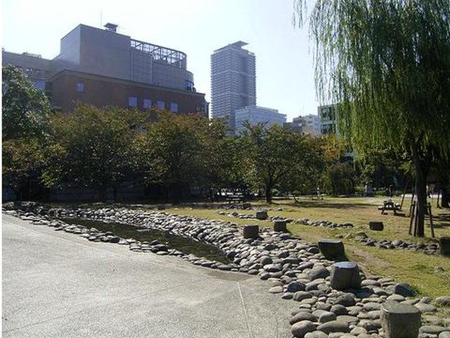 park. 800m until Hamacho park