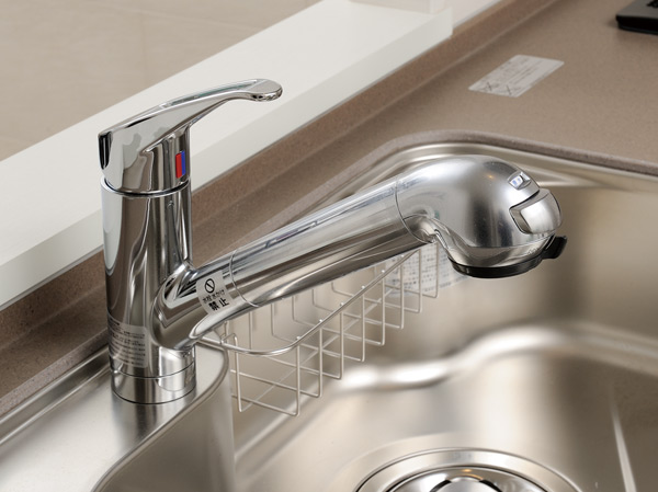 Kitchen.  [Water purifier mixing faucet with integrated hand shower] Head is a hand shower type that draw. Easy to use with a single lever, Dishwasher is also a breeze. (Dtype the water purifier stand-alone)