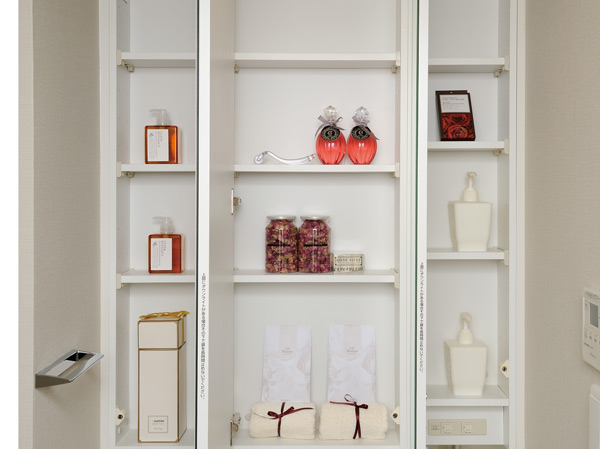 Bathing-wash room.  [Kagamiura storage with triple mirror] Glad to get dressed, Adopt a large three-sided mirror. Inside is a convenient design that can be used as a movable shelf storage.  ※ Dtype one surface mirror (sliding) open shelf storage