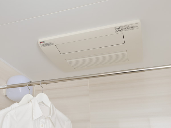Bathing-wash room.  [Bathroom heating dryer] Without the weather and the time to worry about, Drying clothes. In addition to pollen are concerned about season, Help to alleviate the need for outside Dried.