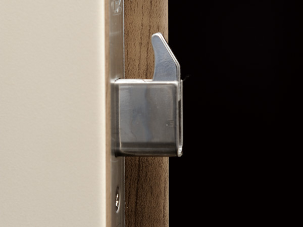 Security.  [Peace of mind ・ Safety of the entrance door (CP standard certification)] "Double lock". Incorrect lock is difficult to "crime prevention thumb turn". Strong to pry open the key to using such tools "dead with a sickle". Peeping prevention with the cover "door peephole" such as various measures have been applied from the outside.  ※ Photo of the "dead with a sickle"