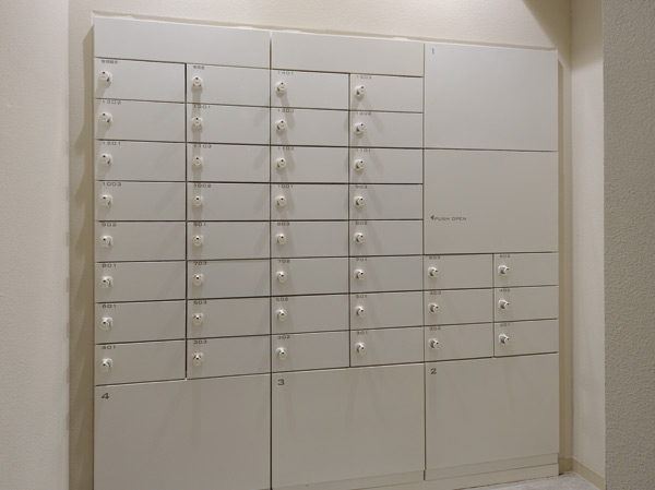 Other.  [Delivery Box] Shi take your luggage arrived on the go, 24 hours available courier box was set up in the mail corner. Only holding the dwelling unit dedicated non-contact key to key leader, Door of the box will automatically open.