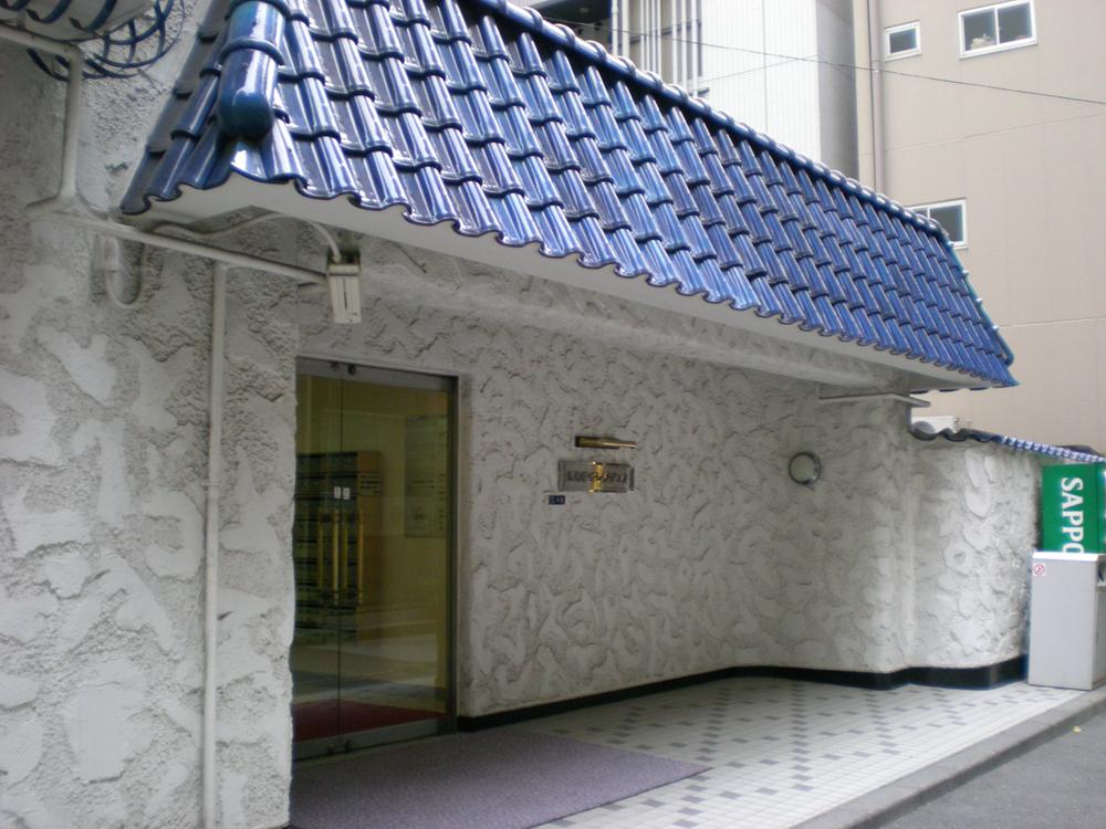 Entrance. Common areas