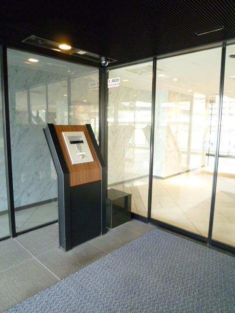 Entrance. Common areas