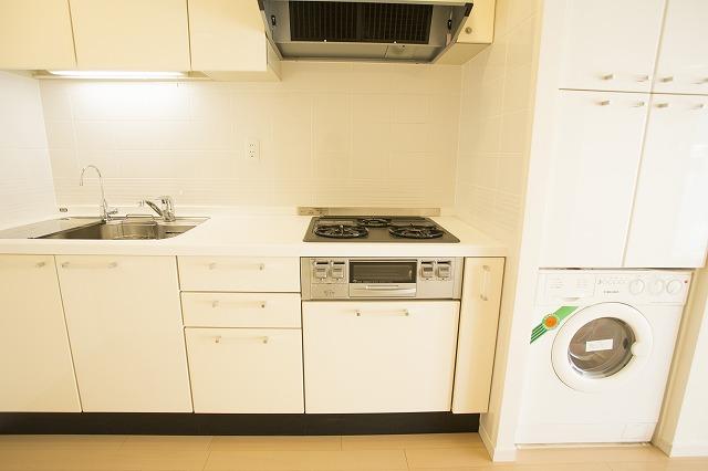 Kitchen. With water purifier