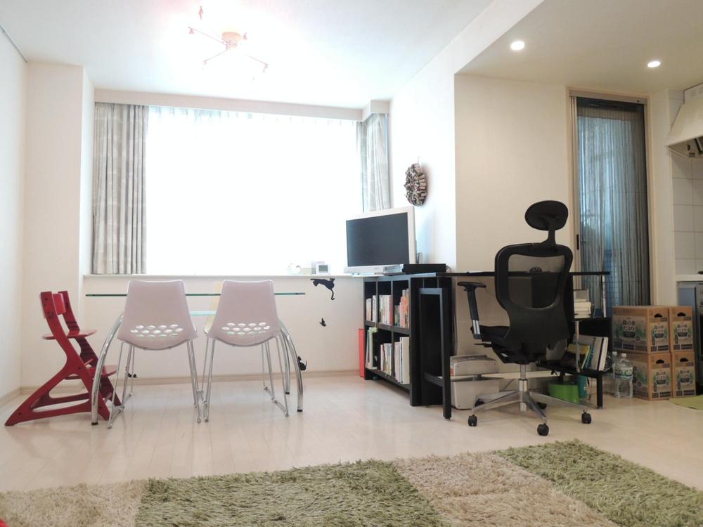 Living. Local (12 May 2013) Shooting