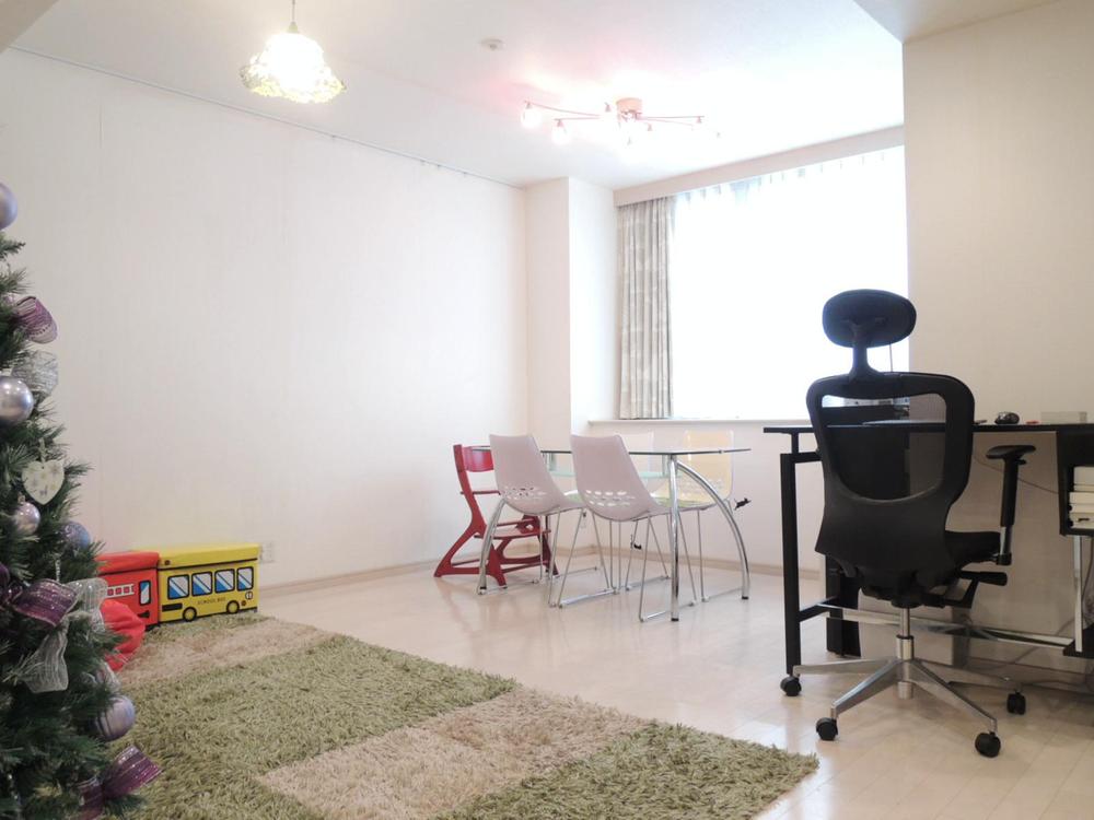 Living. Local (12 May 2013) Shooting