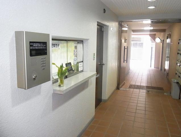 Entrance. Common areas