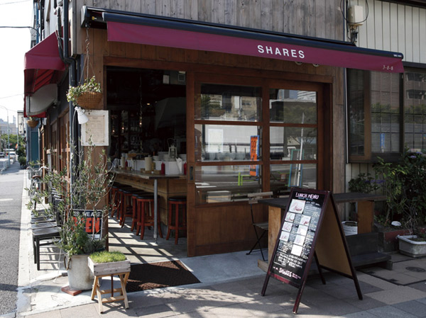 Surrounding environment. IShares / American dining (about 130m ・ A 2-minute walk)