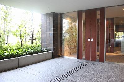 Entrance. Common areas