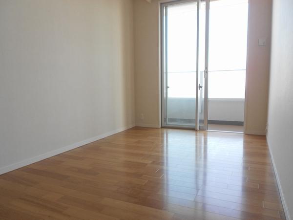 Non-living room. bedroom