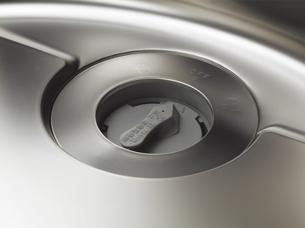 Kitchen.  [disposer] Garbage is equipped with a disposer that can be processed by the drainage port portion.  ※ Some things that can not be crushed. For more information, please contact the person in charge. (Model Room 100A type / September 2013 shooting)