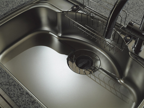 Kitchen.  [Quiet sink] By affixing the material to reduce the vibration on the back of the sink, Water has adopted to suppress quiet sink it sound. (Model Room 100A type / September 2013 shooting)