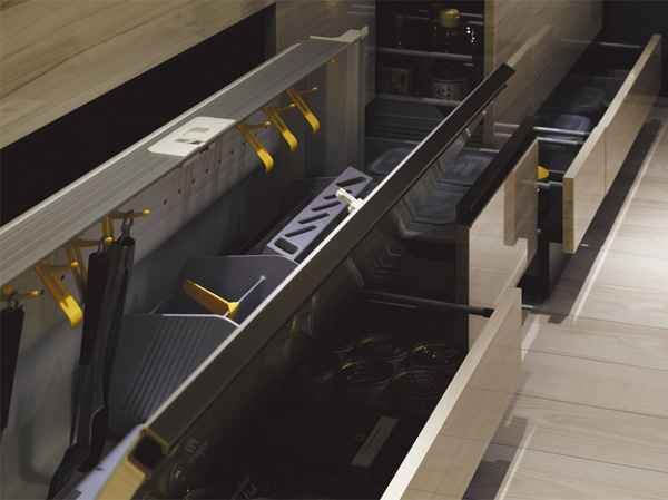 Kitchen.  [Bull motion function with kitchen storage] It has adopted the kitchen storage of easy-drawer type to take out what was housed in the back. (Model Room 100A type / September 2013 shooting)