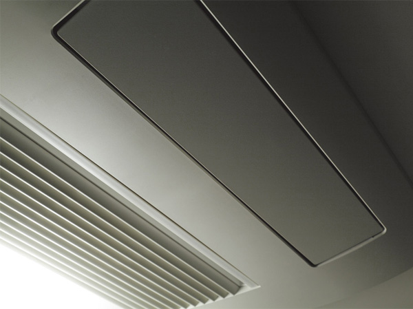 Bathing-wash room.  [Bathroom heating dryer] Promptly except for the moisture, Keep the space refreshing. You can also use the washing and drying of the rainy weather. (Model Room 100A type / September 2013 shooting)