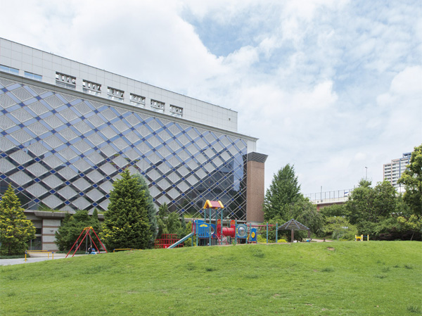 Surrounding environment. Hamacho park (about 360m) comprehensive sports center (about 390m) ※ June 2013 shooting