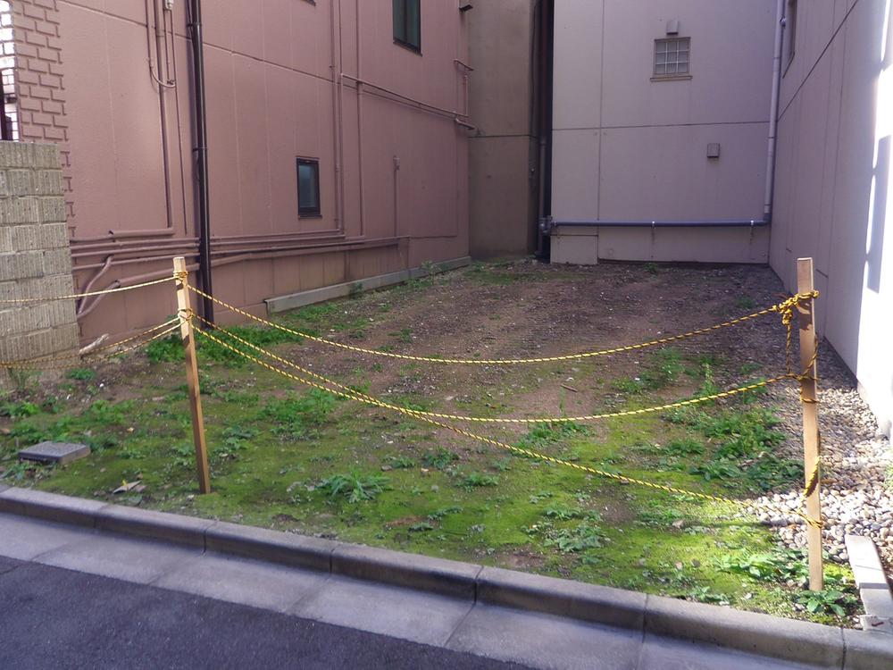 Local land photo. Frontage is located about 5.27m. 