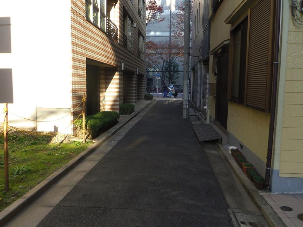 Local photos, including front road. This location was calm and a little entered from the main street. 