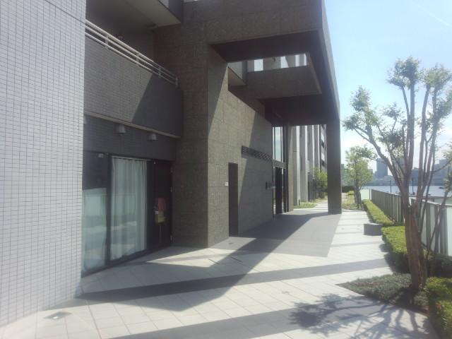 Entrance. Common areas