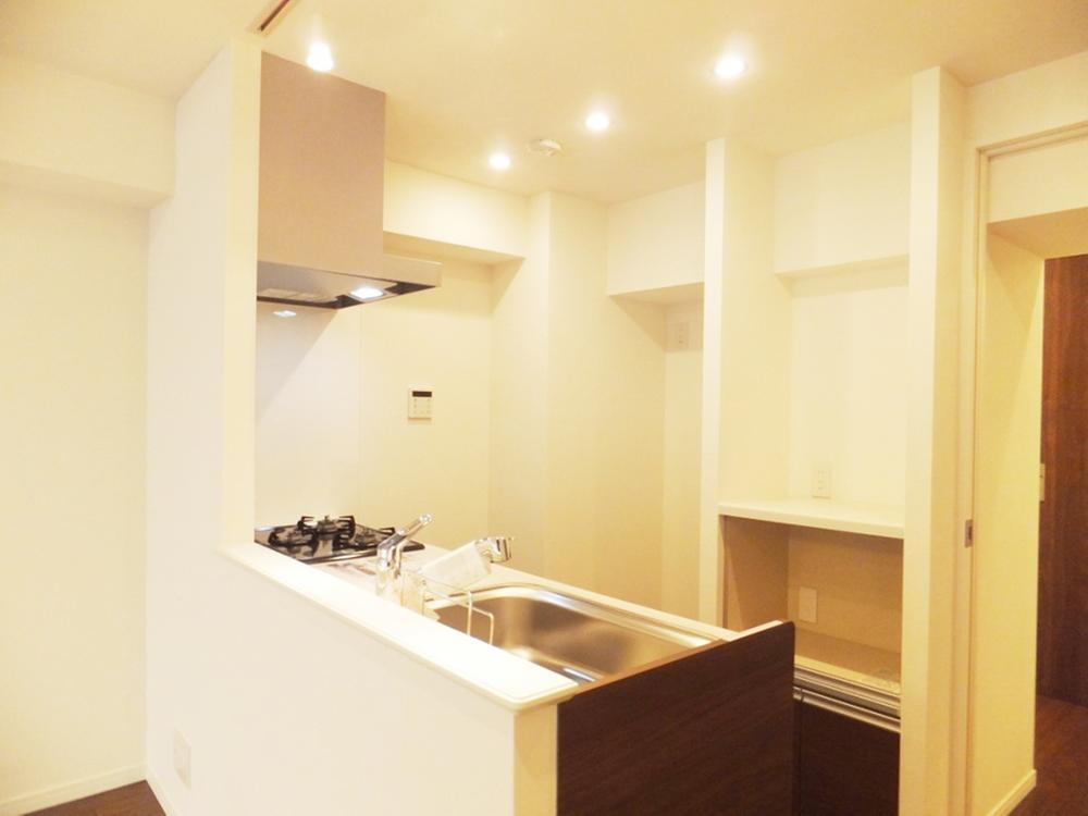 Kitchen. Is in the kitchen there is a storage rack (201311 May) Shooting