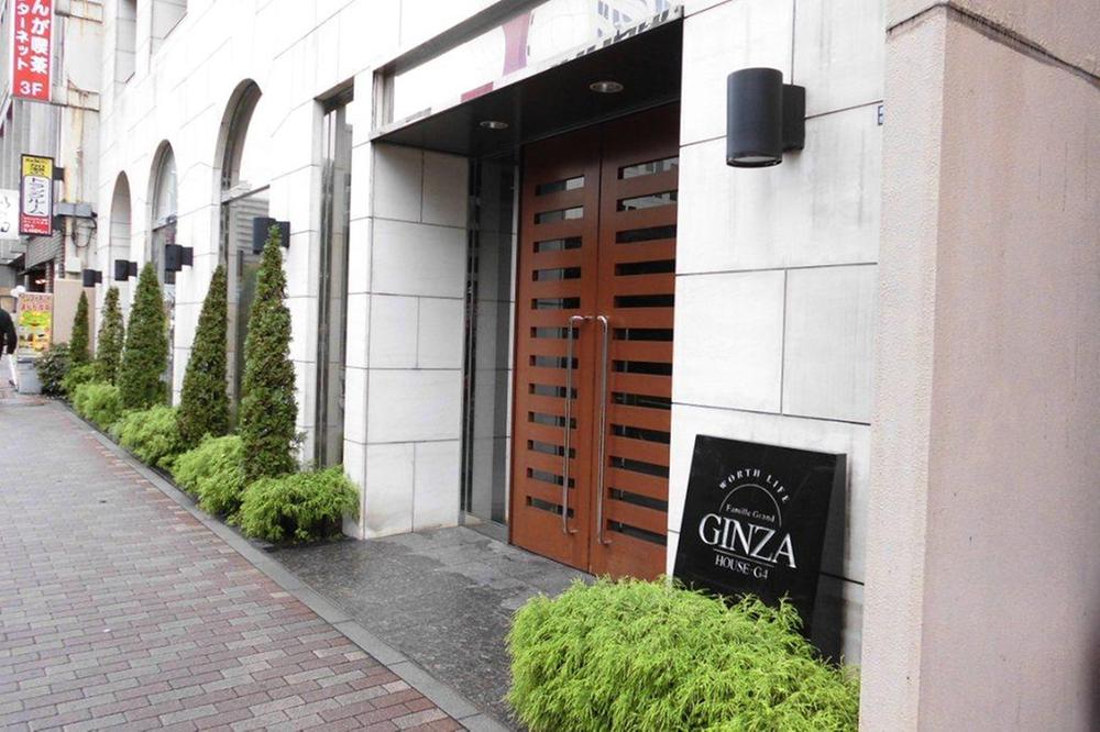 Entrance. Common areas