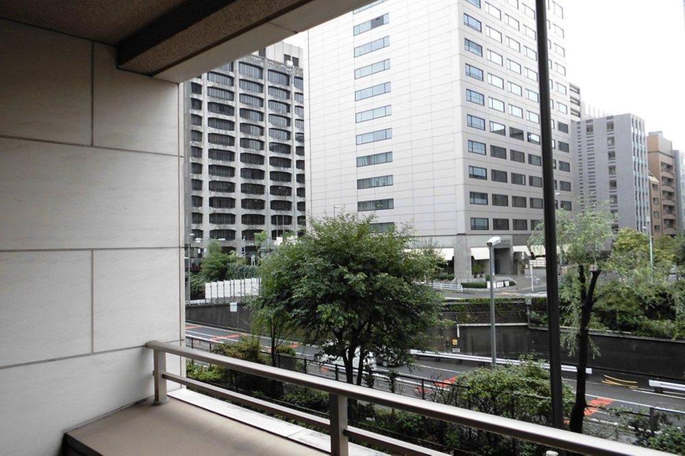 View photos from the dwelling unit. View from the site (October 2013) Shooting