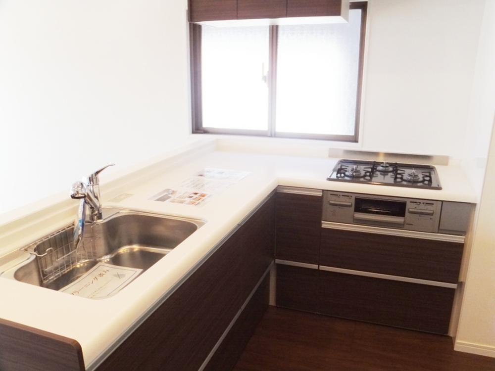 Kitchen. Indoor (12 May 2013) Shooting