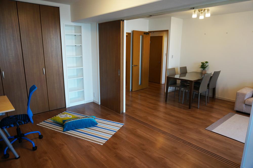 Non-living room. Indoor (12 May 2013) Shooting