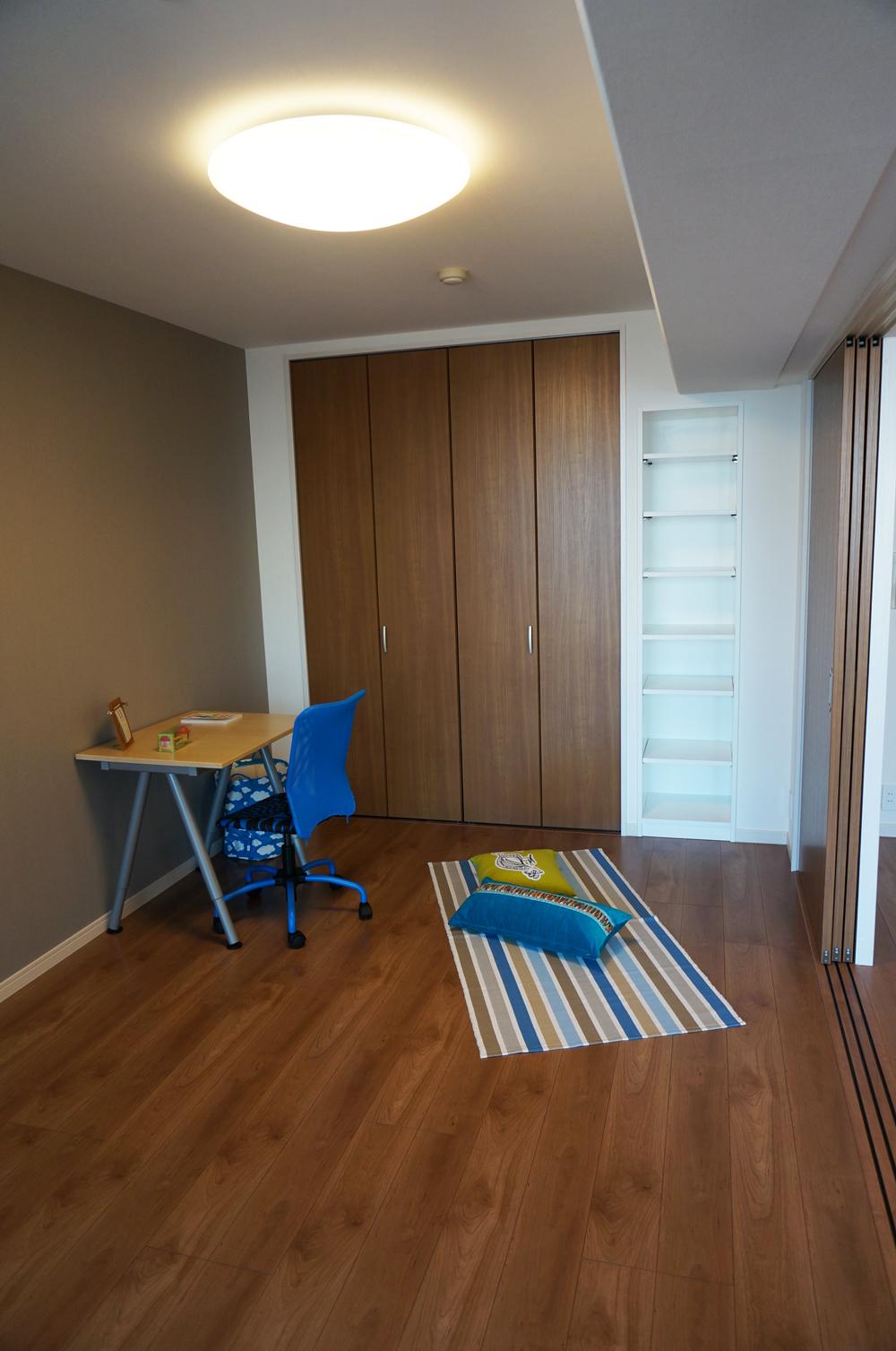 Non-living room. Indoor (12 May 2013) Shooting