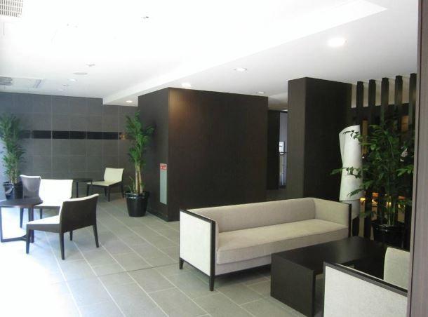 Local appearance photo. Spacious lobby.