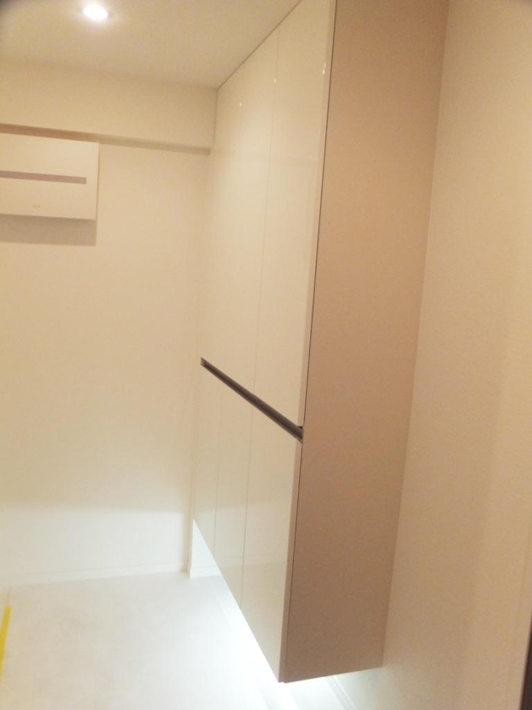 Entrance. Local (11 May 2013) Shooting