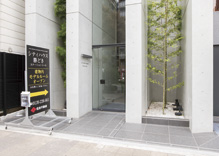 Model room has been published in the local building. If you get the A4b exit of Toei Oedo Line "Kachidoki" station, Straight fining street to the southwest direction. Wide sidewalk will be the approach from the train station. Because it is a 3-minute walk, You will soon arrive at the entrance.  ※ Your visit reservation is required, Since Saturdays, Sundays, and holidays are expected to be crowded, You can smoothly be announced when you book.