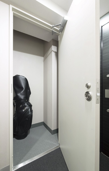 The installed trunk room near the front door