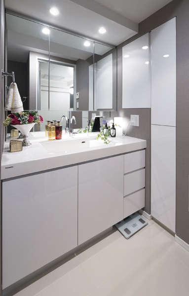 Lavatory having a plurality of linen compartment