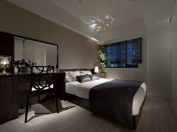 Interior.  [BEDROOM(1)] Set up a walk-in closet in the Western-style (1). Cozy and maintains the integrity of the room.