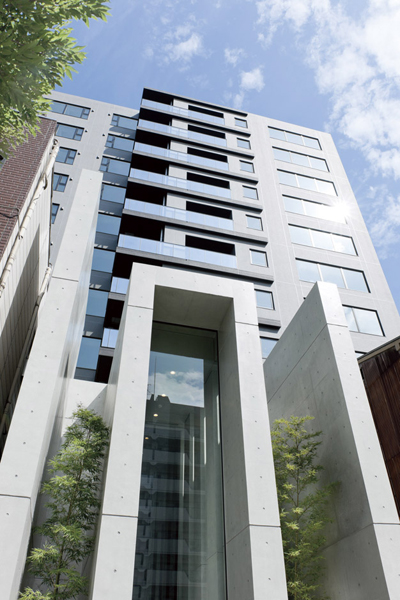 Shared facilities.  [appearance] Made up of black and white detail feel the cosmopolitan spirit of innovation, Quirky facade that weaves a multi-layered design. The modeling and color, All form is, It has built a high-quality exterior design to express that with no pride and beauty that also changed over the years. (appearance / August 2012 shooting)