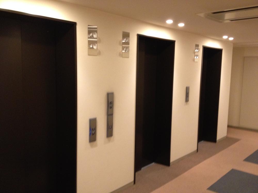 Other common areas. Elevator (three aircraft) (11 May 2013) Shooting