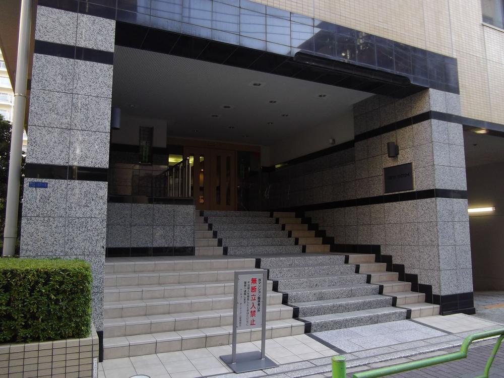 Entrance. Common areas